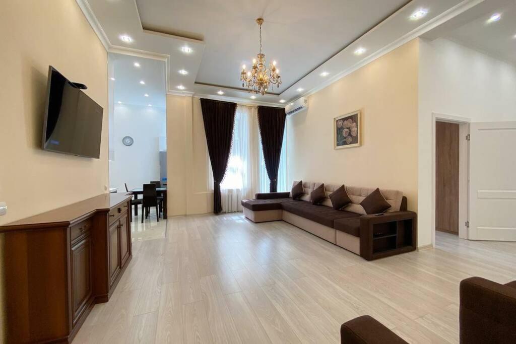 Comfortable Luxury Apartment With 3 Rooms. Center Heart Of Kiev Exterior photo