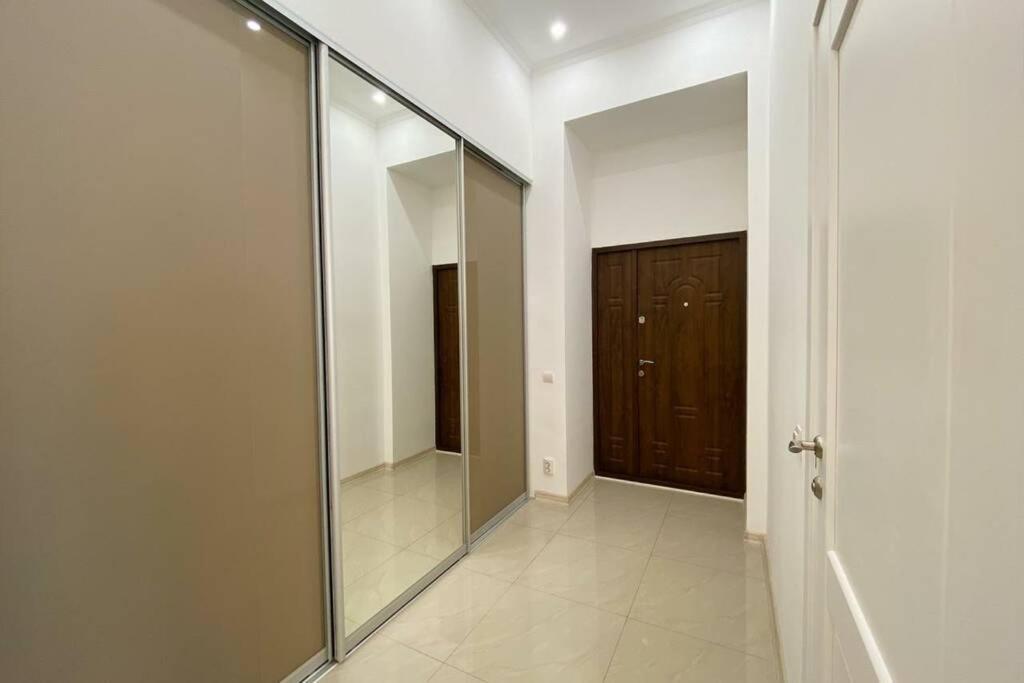 Comfortable Luxury Apartment With 3 Rooms. Center Heart Of Kiev Exterior photo