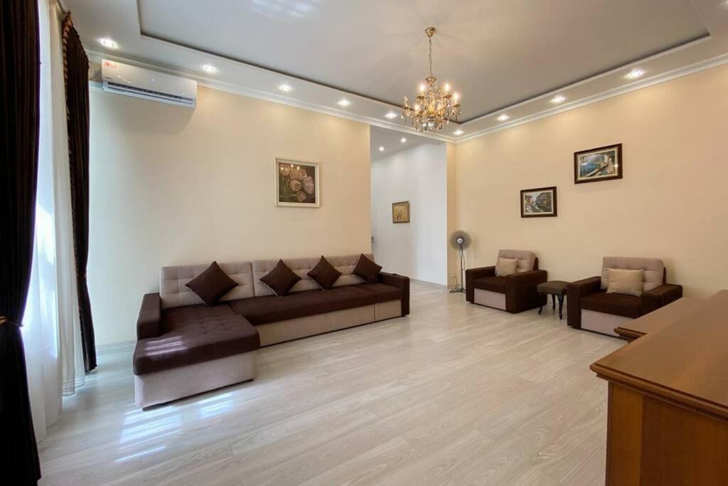 Comfortable Luxury Apartment With 3 Rooms. Center Heart Of Kiev Exterior photo