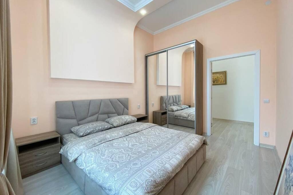 Comfortable Luxury Apartment With 3 Rooms. Center Heart Of Kiev Exterior photo